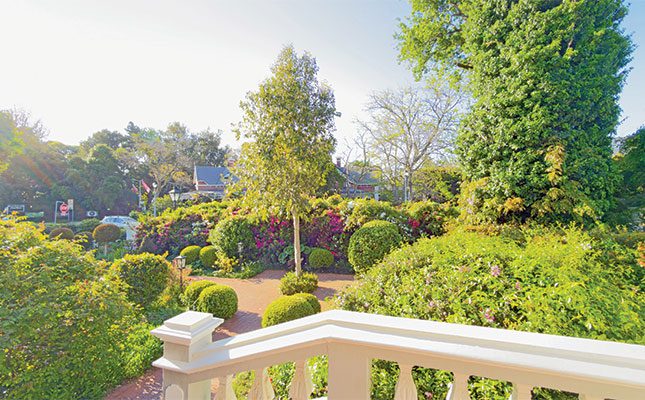 Beautiful-garden-at–Bonne-Esperance